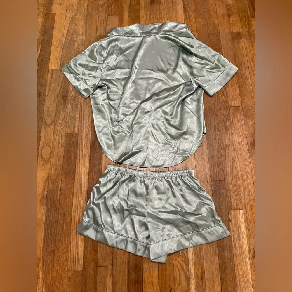 DB Bridal Satin Pajama set ***3 SETS*** - Picture 8 of 16